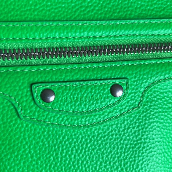 NWT Balenciaga Neo Classic Unisex Leather Crossbody Bag - Picture 3 of 10